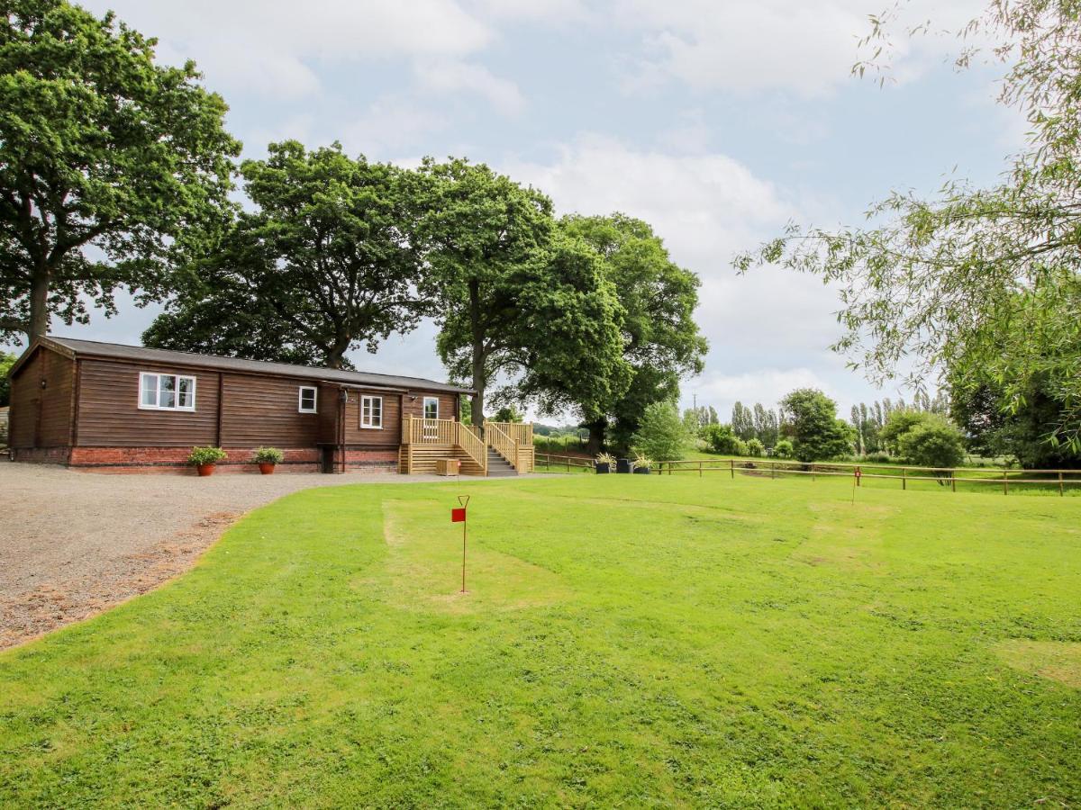 The Log Cabin Tenbury Exterior foto