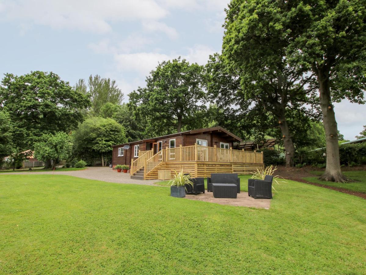 The Log Cabin Tenbury Exterior foto