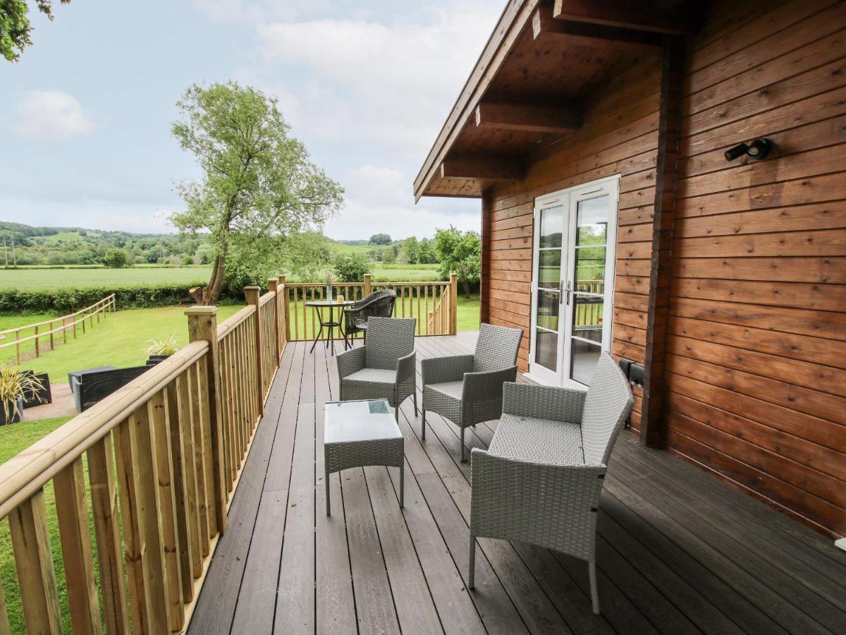 The Log Cabin Tenbury Exterior foto