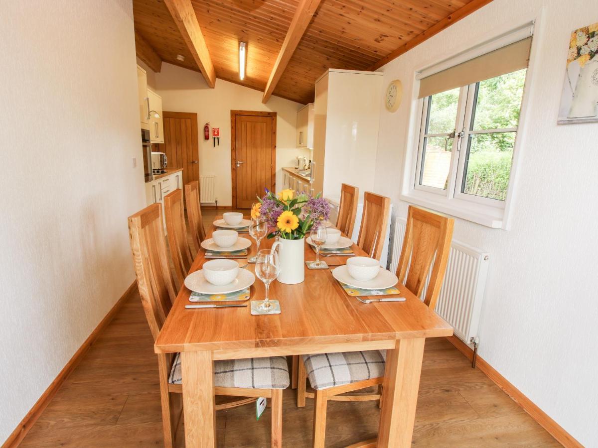 The Log Cabin Tenbury Exterior foto